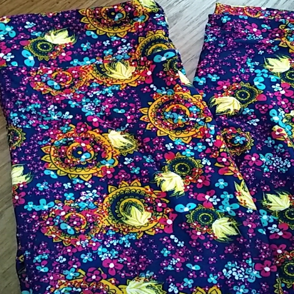NWOT OS amazing floral pattern leggings